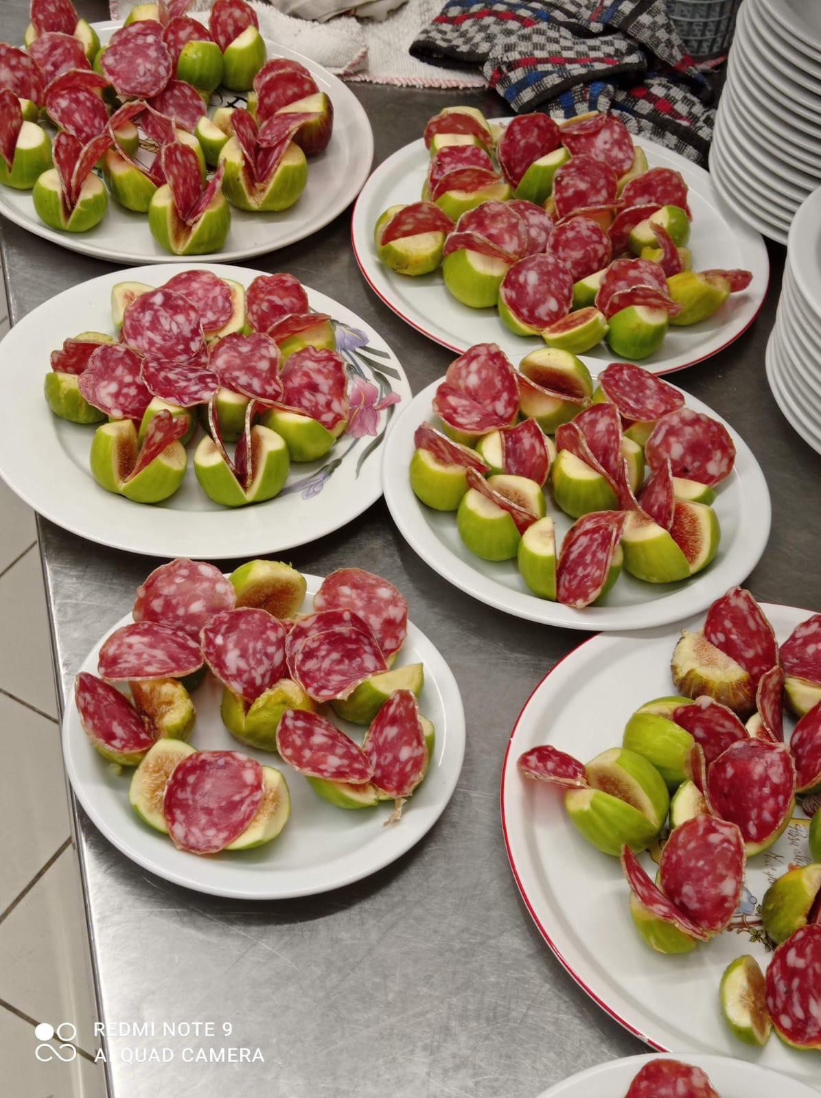 Fichi di nostra produzione con salame